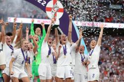 爱游戏体育官网-丹麦女足球员协会发起公益活动