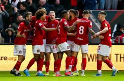 AYX官方直播-包含利兹联战平伯明翰，中游位置固守不变的词条