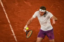 爱游戏体育-关于温网险胜ATP总决赛，西西帕斯高光表现的信息