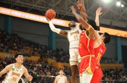 爱游戏-湖南男篮客场大胜新疆队，震撼战果