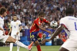 爱游戏在线-关于西班牙完胜阿森纳，本泽马惊艳世界的信息