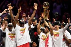 爱游戏官方-雄鹿碾压猛龙，乔治一己之力扛起全队