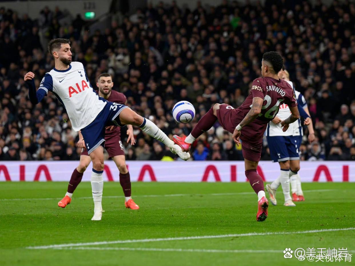 曼城后卫连续失误，遭遇防线崩溃