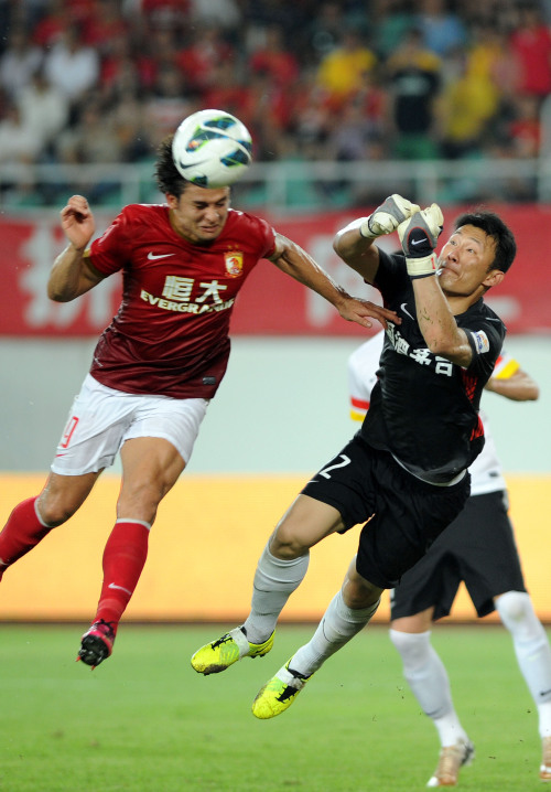 广州恒大大胜贵州人和，继续领跑联赛的简单介绍