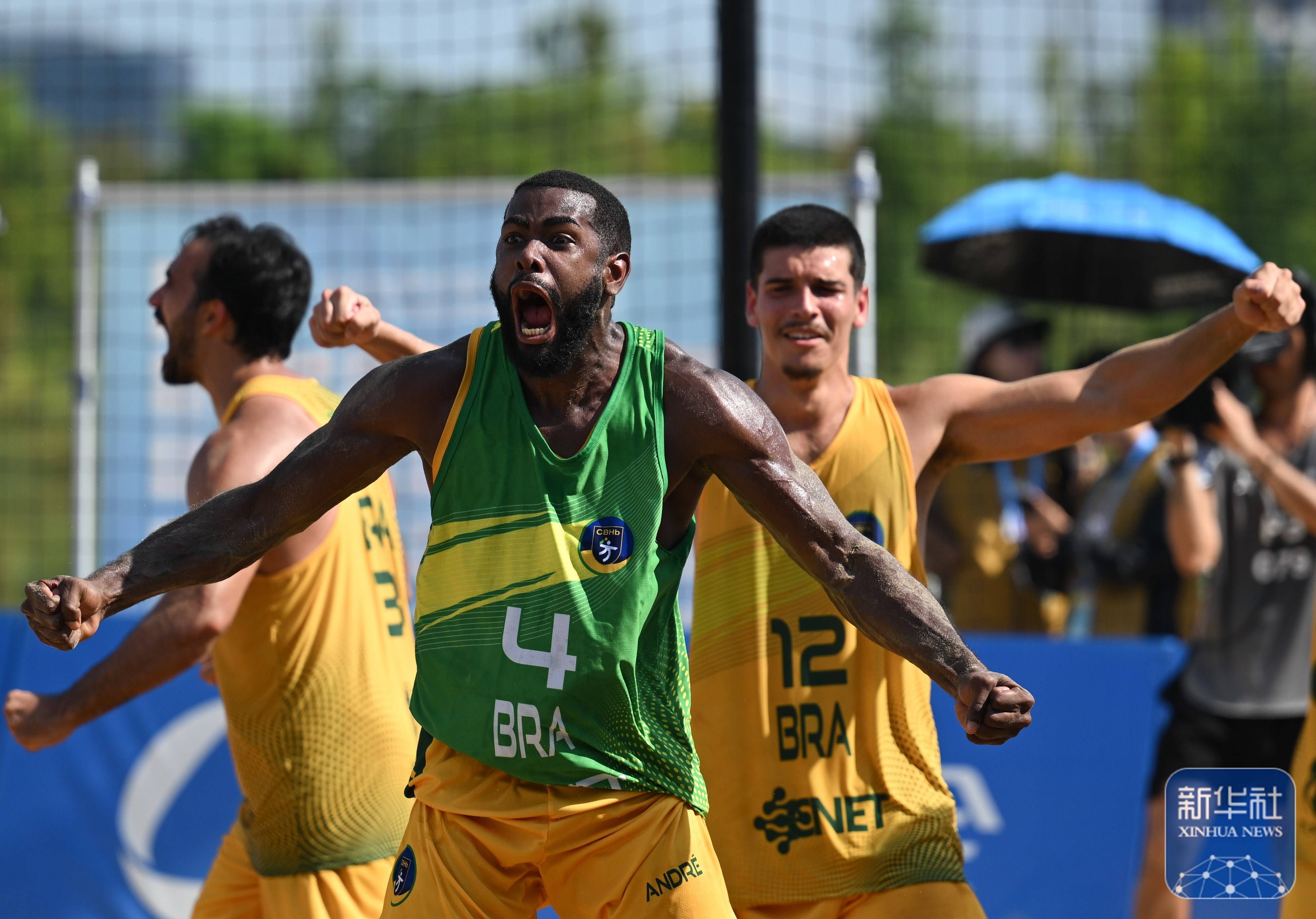 巴西球员在比赛中为球队赢得了关键胜利