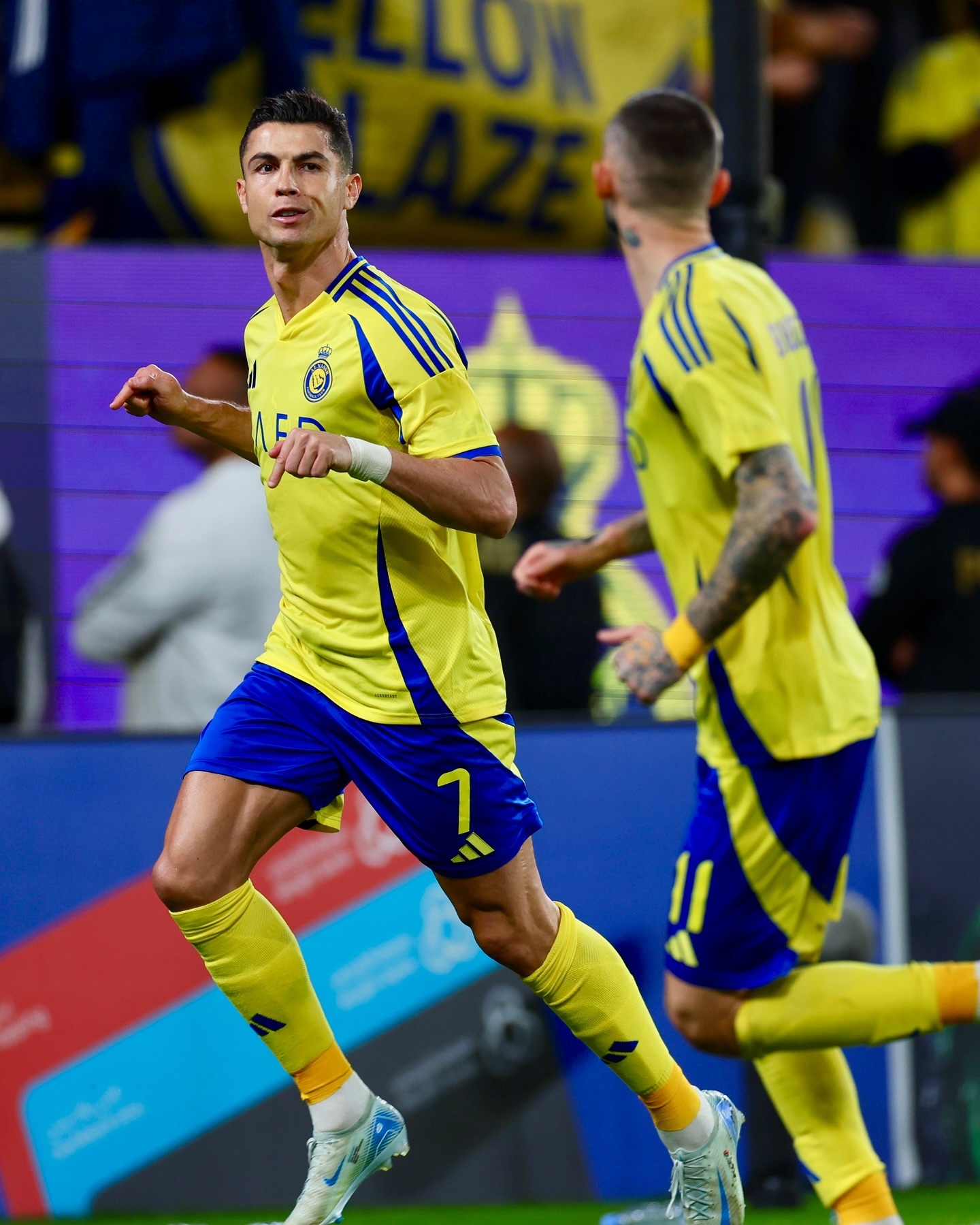 克罗地亚中场完美传球，助攻成功