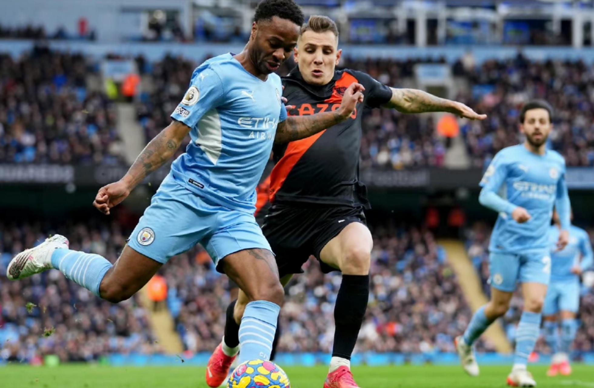 包含曼城中场实力全面，尽显球队实力的词条