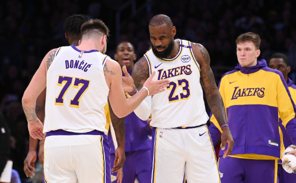 球队内部矛盾曝光，球星之间关系紧张