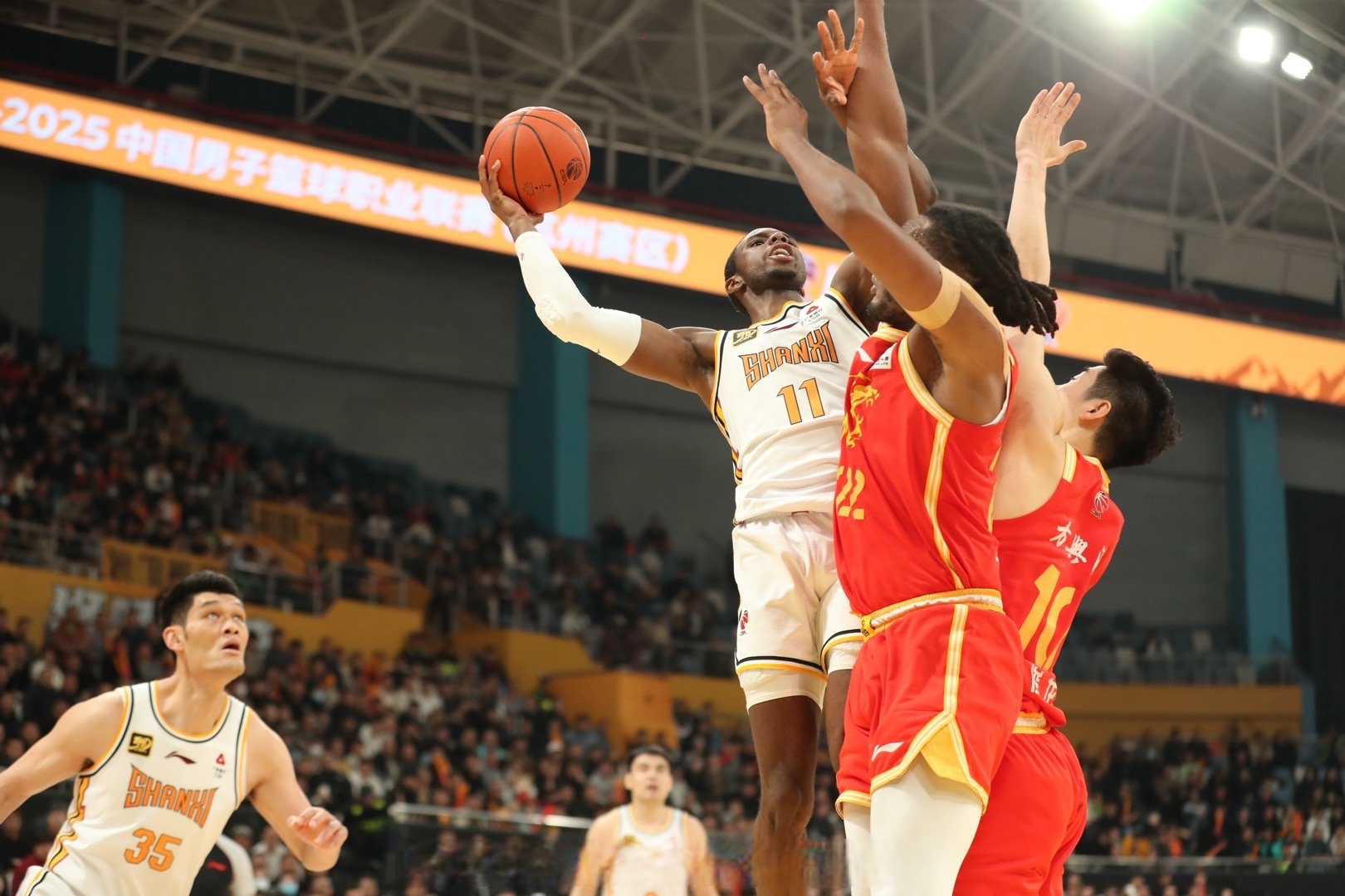 湖南男篮客场大胜新疆队，震撼战果