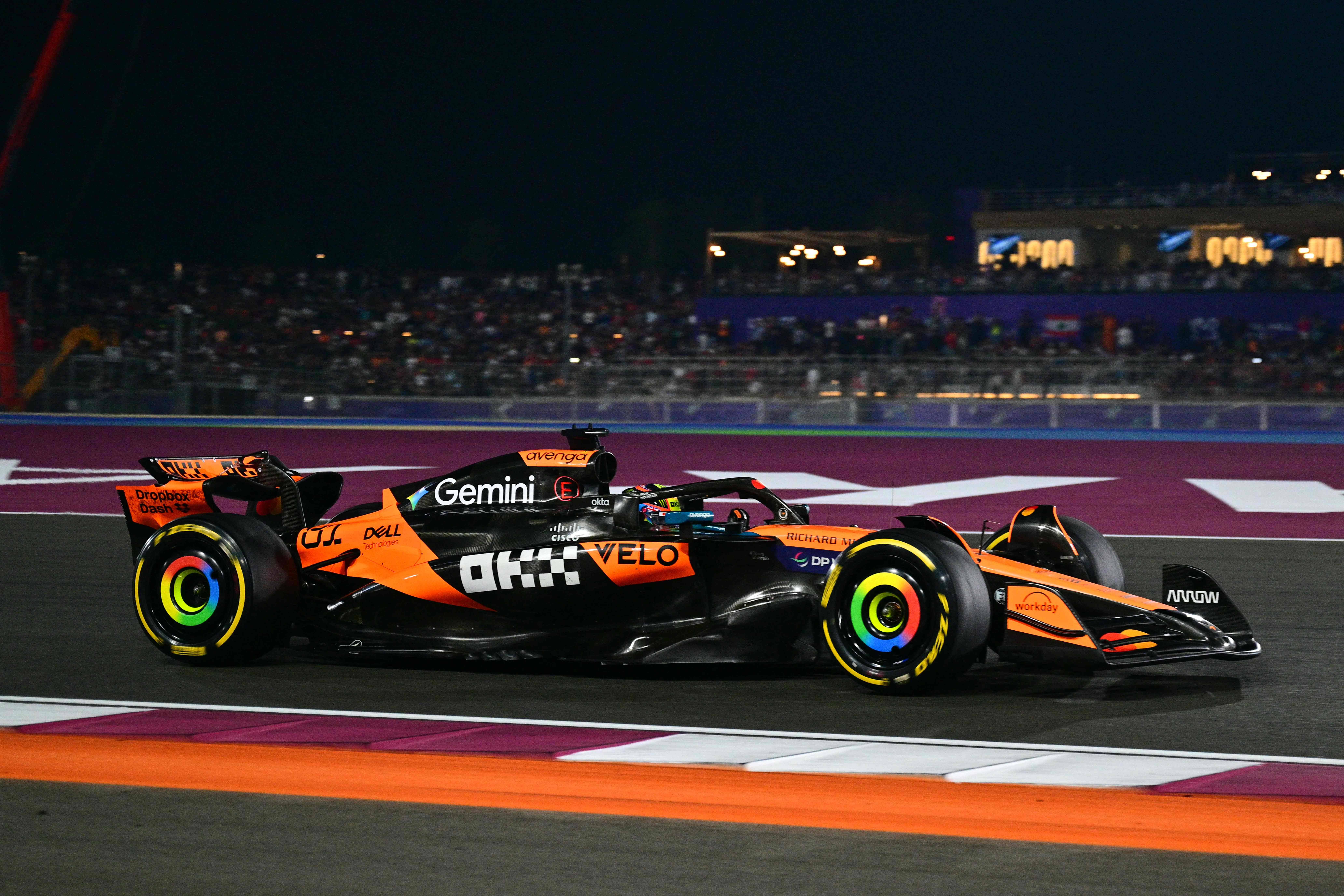 红牛车队碾压迈凯伦，维斯塔潘刷新纪录的简单介绍