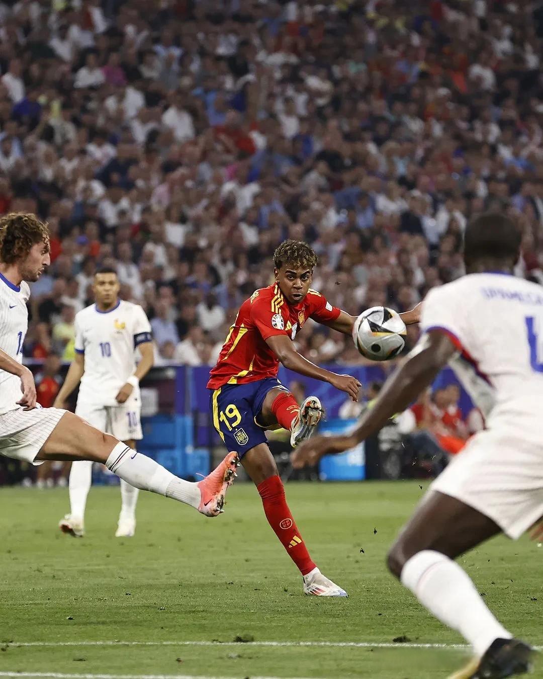 关于西班牙完胜阿森纳，本泽马惊艳世界的信息