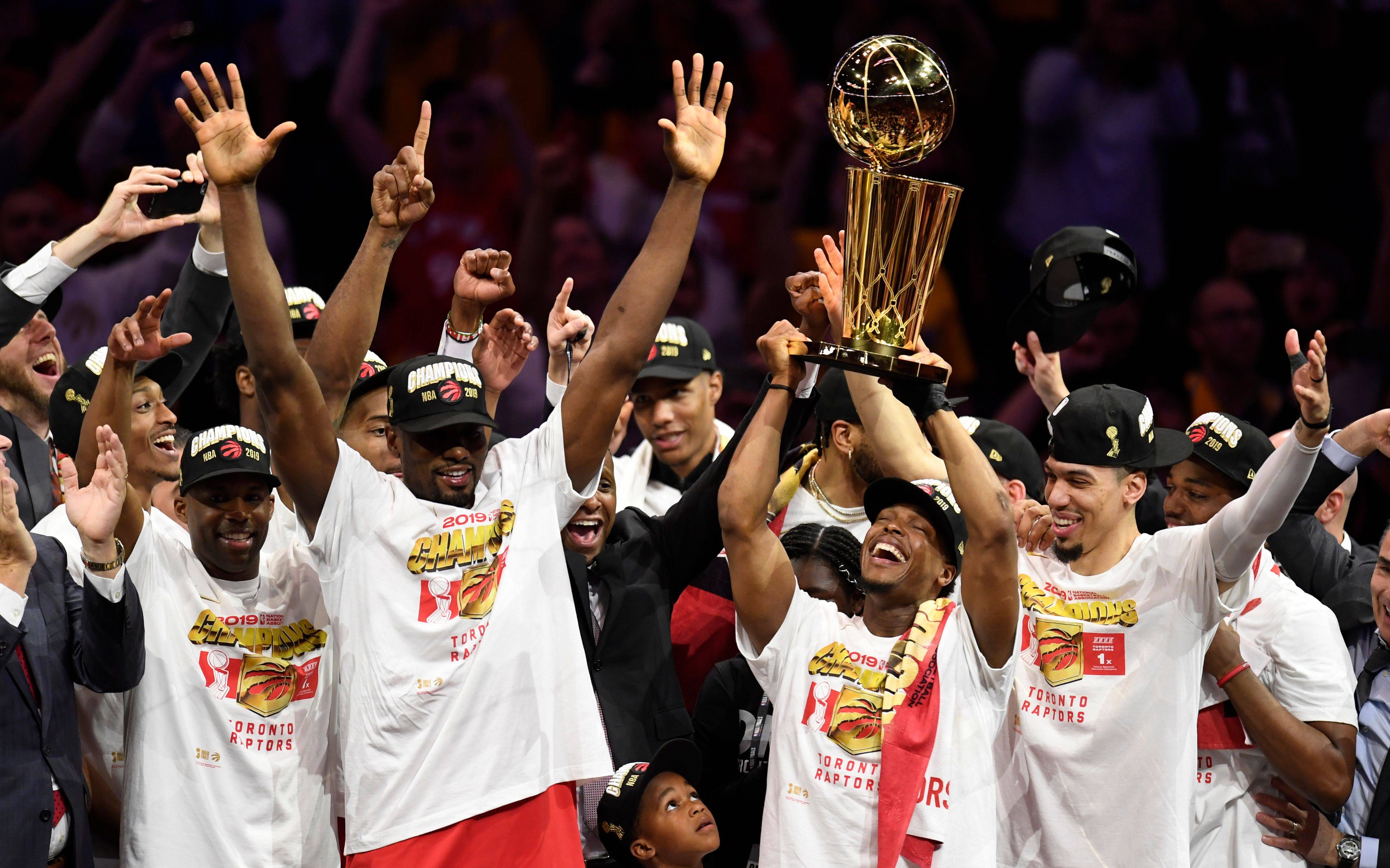 雄鹿碾压猛龙，乔治一己之力扛起全队