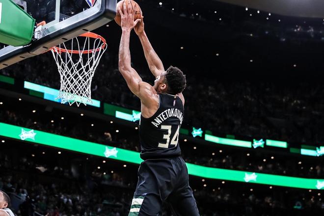 关于天津队鏖战广东队，塔图姆高光表现的信息