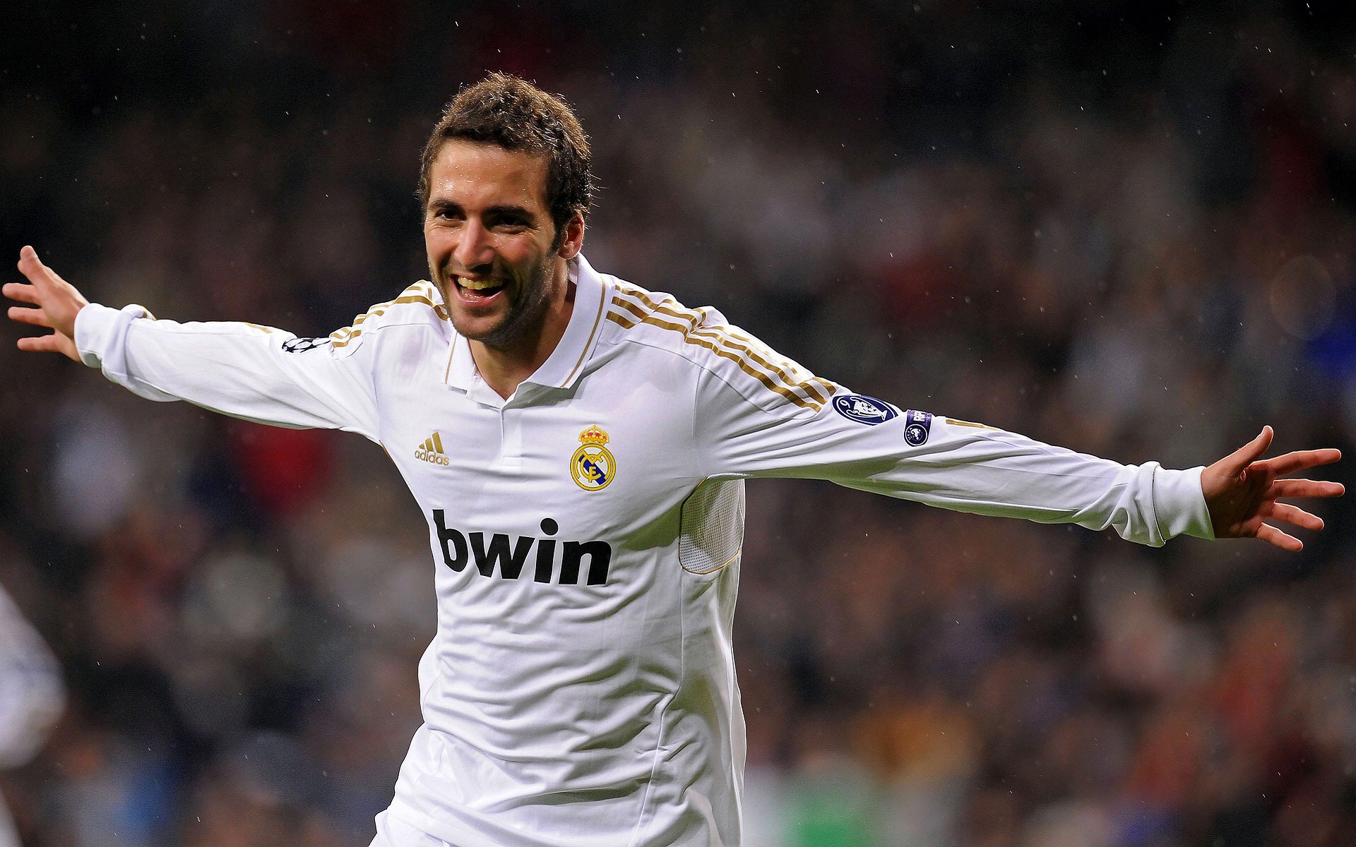 欧冠淘汰赛焦点战，巴黎圣日耳曼如何突破曼城防线